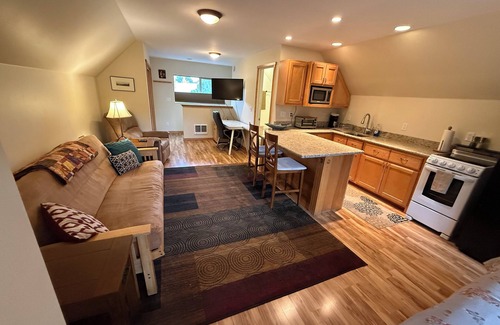 Truckee Apartment | Cozy Truckee Midterm rental great for ski lease,contract worker or digital nomad