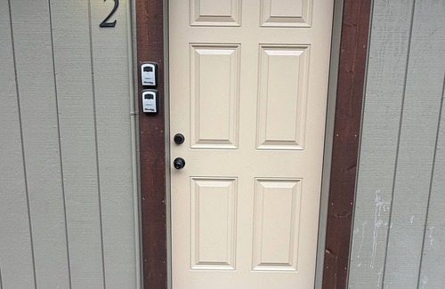 Truckee Apartment | Cozy Truckee Midterm rental great for ski lease,contract worker or digital nomad