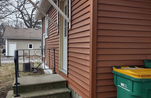 Wilmington Cottage | Cozy two bedroom home by historic Rt. 66, pet friendy too!