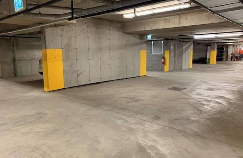 Cote-Des-Neiges—Notre-Dame-De-Grace Apartment | Cozy two queen modern rooms*Stunning Terrace*Gym*