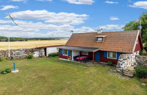 Lervik House | Cozy typical summer house 800 m from the sea
