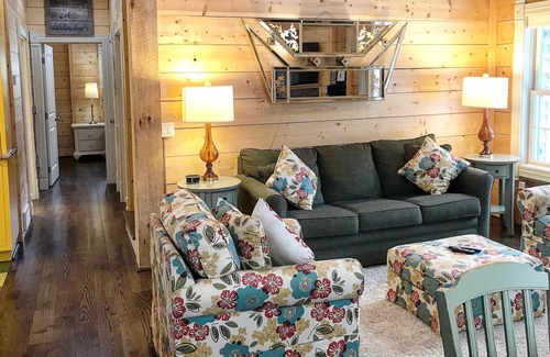 Fennville Cottage | Cozy, unique cottage, #2, just minutes from Saugatuck