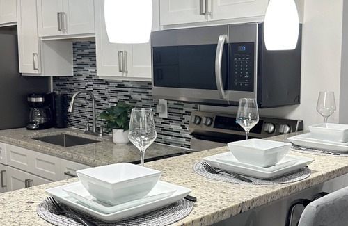 Bayshore Gardens House | Cozy Unit Near IMG & Beaches