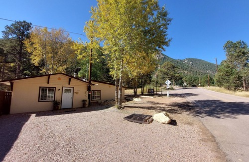 Cascade-Chipita Park House | Cozy up at this highly rated, charming mountain cabin in Chipita Park.