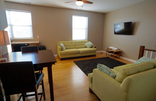Mason City Condo | Cozy updated Condo. Close to shopping and restaurants.