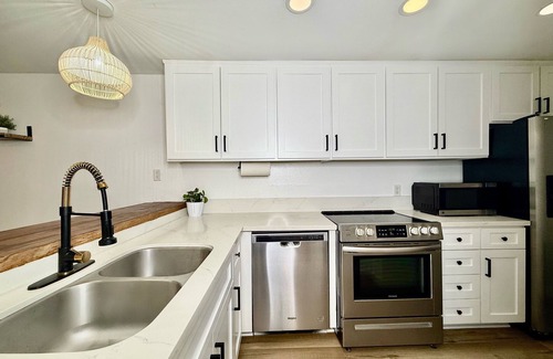 Harbor Condo | Cozy Updated Luxury 1-bedroom Condo on the Marina in Long Beach