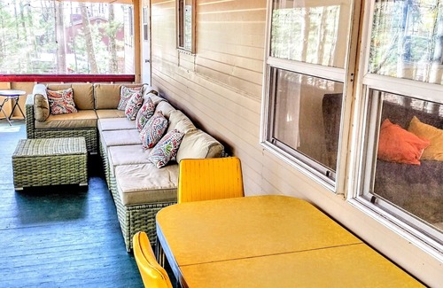 Layton House | Cozy vintage hilltop getaway - great Poconos location!