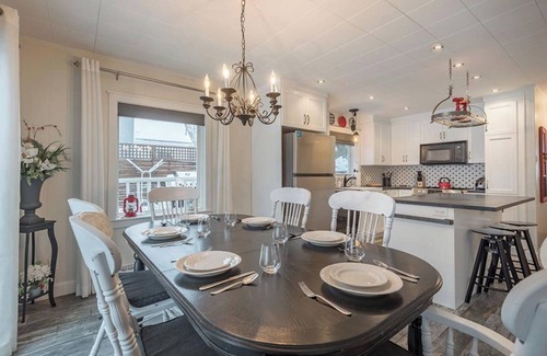 Chertsey Ski Chalet | Cozy Water Front Panoramic View and Spa