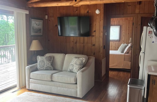 Huddleston Cabin | Cozy Waterfront Cottage - Cabin 5 Cedar Key , No Wake Cove, Great Views