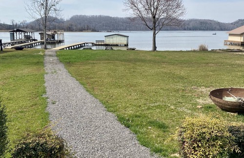 Scottsboro House | Cozy Waterfront Home With Boathouse