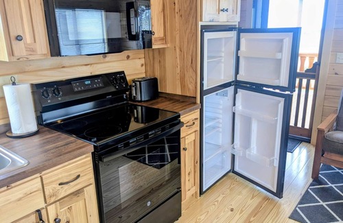 Hector Cabin | Cozy Wine Cabin escape with Breathtaking Views 5