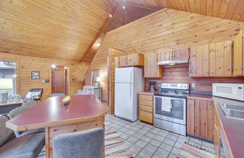 Hayward Cabin | Cozy Wisconsin Cabin w/Deck, Kayaks & Lake Views!