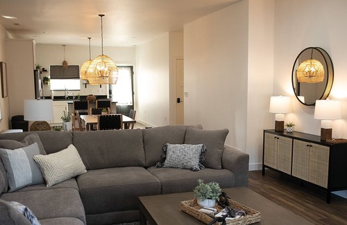 Norfolk House | Cozy yet refined by Waterpark/ball fields and downtown area