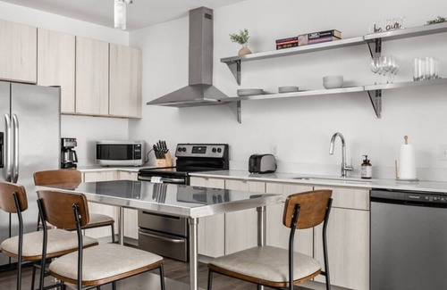 Downtown Indianapolis Apartment | Cozysuites 2BD Bottleworks Indianapolis 2
