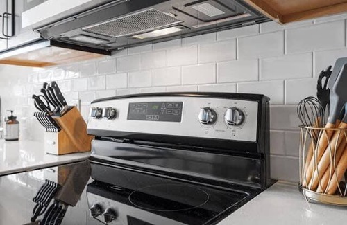 Downtown Pittsburgh Apartment | Cozysuites Gorgeous SDO Downtown Pittsburgh