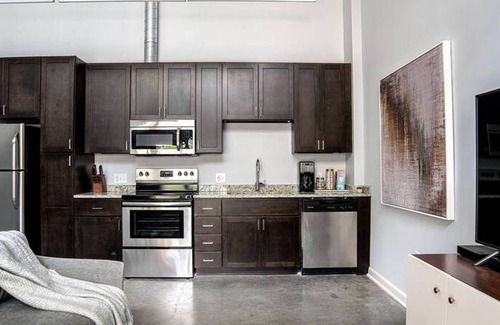 Cole-Noble District Apartment | Cozysuites Indy Loft 2BR Monument Circle