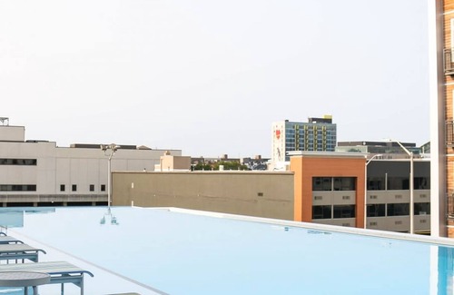 Cole-Noble District Apartment | Cozysuites Indy Loft 2BR Monument Circle
