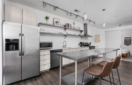 Downtown Indianapolis Apartment | Cozysuites l Lavish 1BR Bottleworks Indy 4