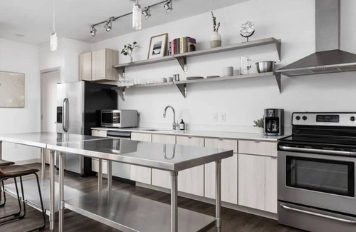 Downtown Indianapolis Apartment | Cozysuites l Lavish 1BR Bottleworks Indy 4