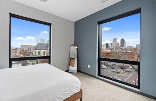 Lockerbie Square Apartment | CozySuites Mass with parking lounge & roof deck #29
