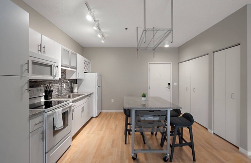 Mill District Apartment | CozySuites Mill District with pool, gym #12