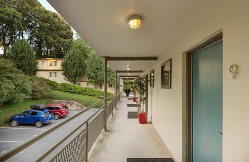Brookwood Apartment | CPH Secluded Studio Safe Serene and Serviced