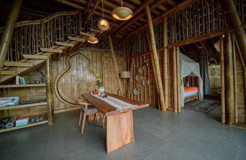 Selat Villa | CR Tris Casa De Bambú - Bamboo House Bali