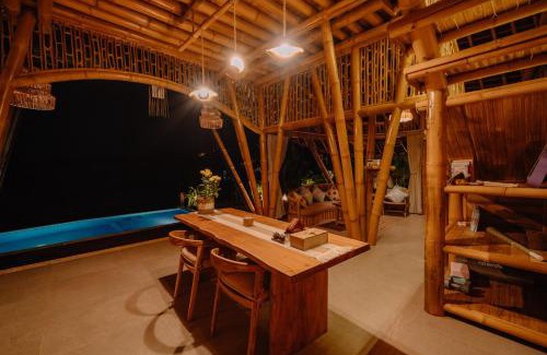 Selat Villa | CR Tris Casa De Bambú - Bamboo House Bali
