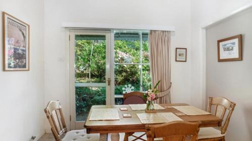 Wentworth Falls House | Crabapple Southside Mountain Cottage Pet Friendly