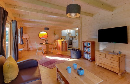 Wisbech House | Crafter's Retreat - One Bedroom House, Sleeps 2