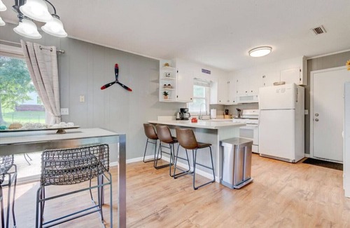 Enterprise House | Craig - Yellowleaf Alabama · High-Flying Haven: 4bd 2 bath