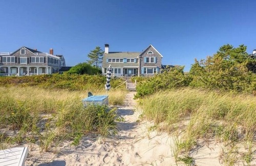 Centerville House | Craigville Long Beach Beachfront rental home. Steps to private beach. RPMS029