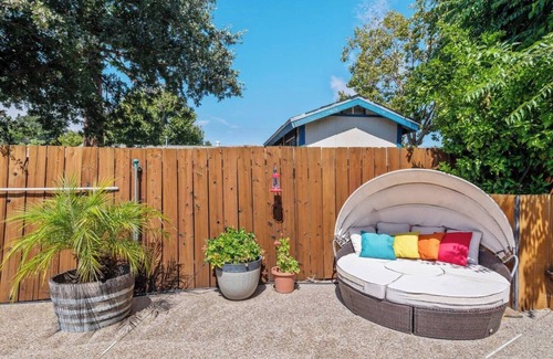 Concord House | Crawford Poolhouse Near Many Conveniences