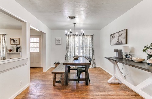Chandler House | Crazy Cow Farmhouse with Sweeping Country Views in Chandler, OK