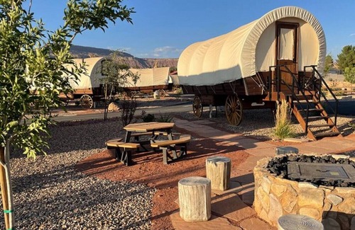 Virgin Cabin | Crazy Horse Wagon #27 w/2 Queen Beds Gas BBQ grill and Gas fire pit