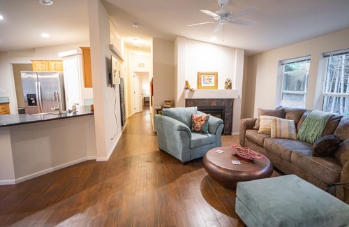 Gasquet House | Creek is running, hot tub ready on private porch, prices down!