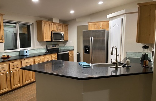 Gasquet House | Creek is running, hot tub ready on private porch, prices down!