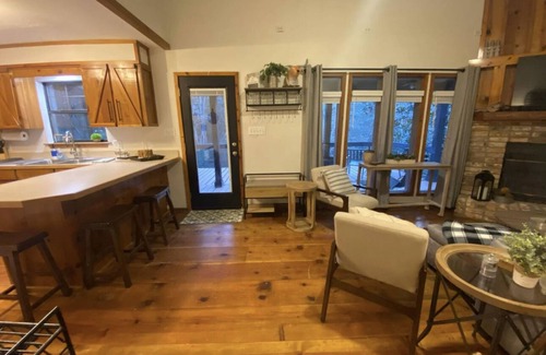 Hattiesburg House | Creek-side getaway, big deck, easy access to the city while being off the grid!