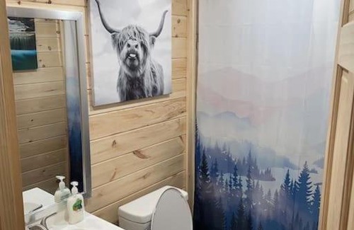 Banner Elk House | Creekside 3 bedroom 2 bath cabin on private creek