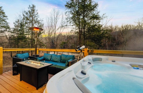 Omaha House | Creekside A-frame Hot Tub 1st FL King Suite🖤PET