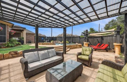 Plano House | Creekside Charm w Pool Backyard Oasis Patio