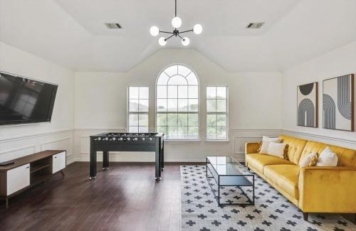 Plano House | Creekside Charm w Pool Backyard Oasis Patio