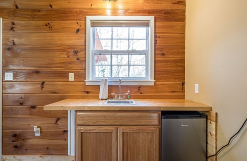 Helen Cabin | Creekside Cottage | 1BR,1BA | Pet Friendly, Hot Tub, Pool Table, Trout Fishing