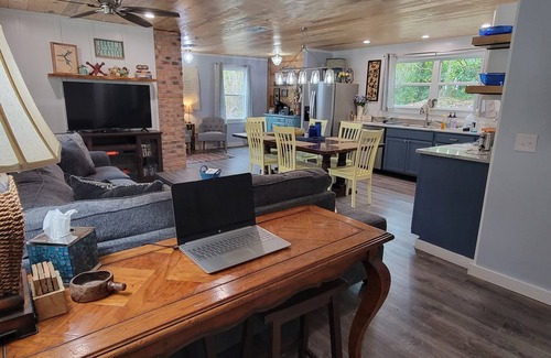 Aquone Cabin | Creekside Cottage –Pool Table, Firepit & Pet-Friendly in the Nantahala Mountains
