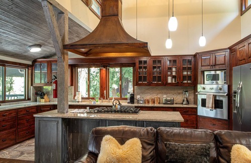 Granite Cabin | Creekside Family Cabin