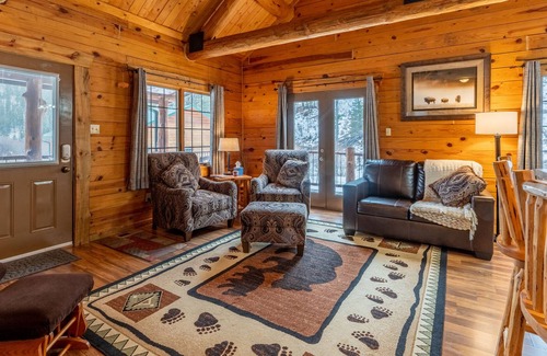 Hill City Cabin | Creekside Log Cabin on Mickelson Trail