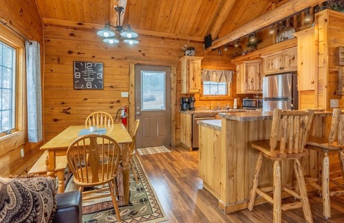 Hill City Cabin | Creekside Log Cabin on Mickelson Trail
