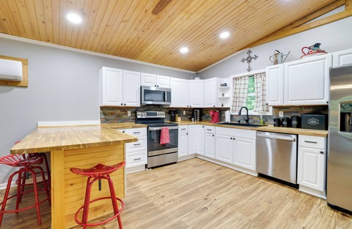 Powell Cabin | Creekside Nature Escape in Southwest Missouri