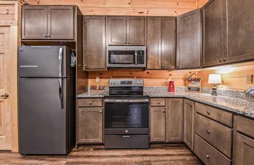 Sevierville Cabin | Creekside on the Bluff: Pet Friendly, Free Attraction Tickets, & Creek View