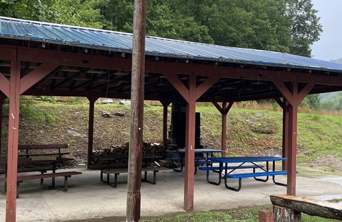 Delbarton House | Creekside Retreat, 3 bedroom, Large parking, Picnic area. Across from Trail 14